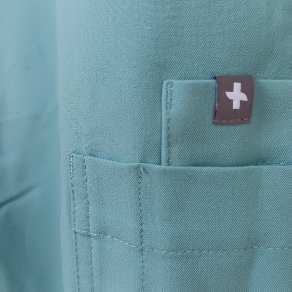 Figs scrub pants size small - Picture 3 of 4